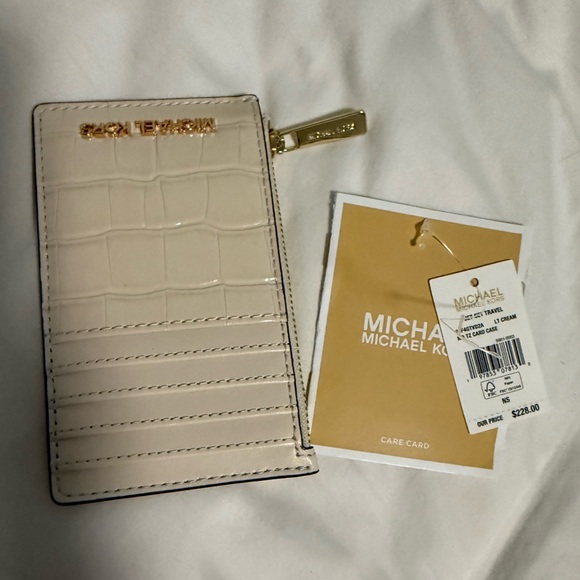 Michael Kors NWT CROC Embossed Beige Card Holder with zipper pocket! 😍 - Picture 1 of 5